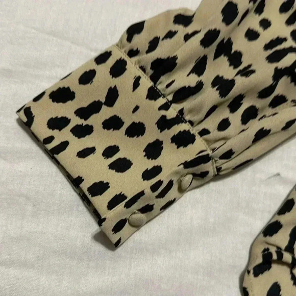 Vince Camuto Animal Reset Button Front Shirt Size Medium NWT - Picture 4 of 6